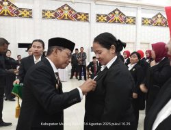 ASN Berdedikasi di Murung Raya Terima Penghargaan Satyalancana Karya Satya