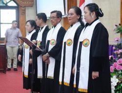 Pemkab Mura Harapkan Penguatan Koordinasi Melalui Pelantikan Pengurus GKE Hosana